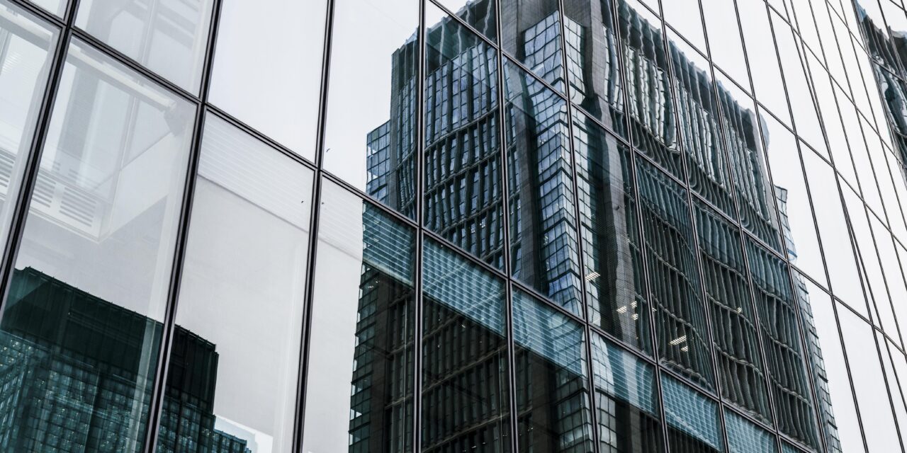 https://doradcy365.pl/wp-content/uploads/2021/07/skyscraper-modern-office-buildings-city-min-1280x640.jpg