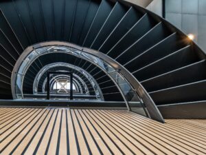 https://doradcy365.pl/wp-content/uploads/2021/08/beautiful-view-spiral-staircase-inside-building-min-scaled-300x225.jpg