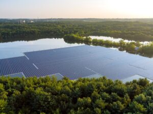 https://doradcy365.pl/wp-content/uploads/2022/03/panorama-aerial-view-renewable-alternative-electricity-energy-floating-solar-panels-cell-platform-beautiful-lake-min-scaled-300x225.jpg